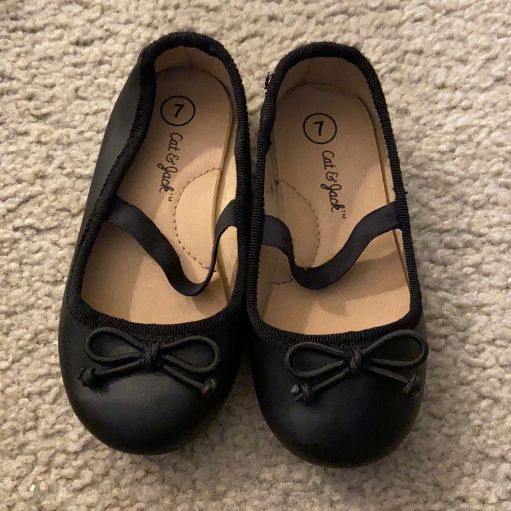 Flat ballet shoes